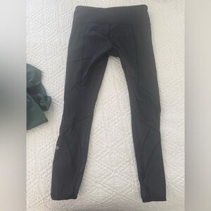 Lululemon Black Leggings with Mesh Paneling Sz 6